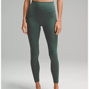 Lululemon dark forest Align size 6 28 inch inseam